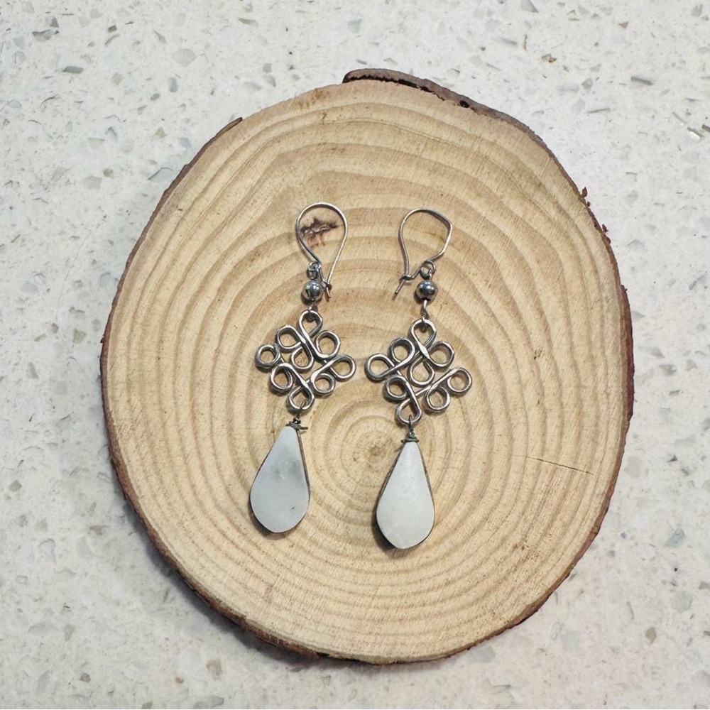 Earrings white